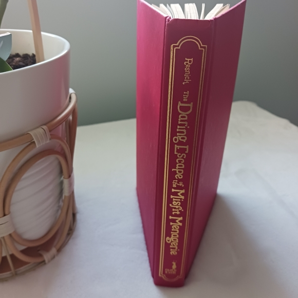 "The Daring Escape Of The Misfit Menagerie" Jacqueline Resnick, Children's Book - Picture 7 of 16